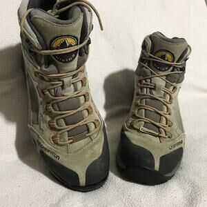 LA SPORTIVA women’s Halite GTX hiking boots Vibram gore-tex 8.5